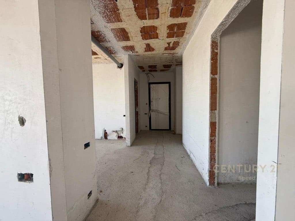 Penthouse me pamje fantastike për shitje tek Liqeni i Thatë! 3
