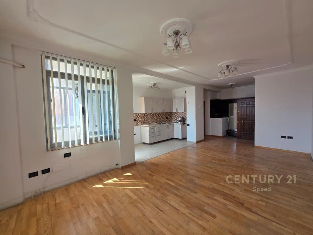 Shesim apartament 2+1+2 në Qendër, përballë Toptanit!! 2