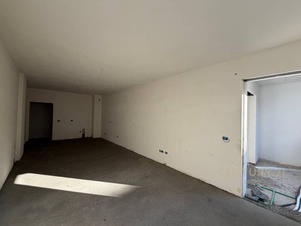 Shitet Apartament 2+1+2 ne Pakuqan, prane Bulevardit te ri! 4