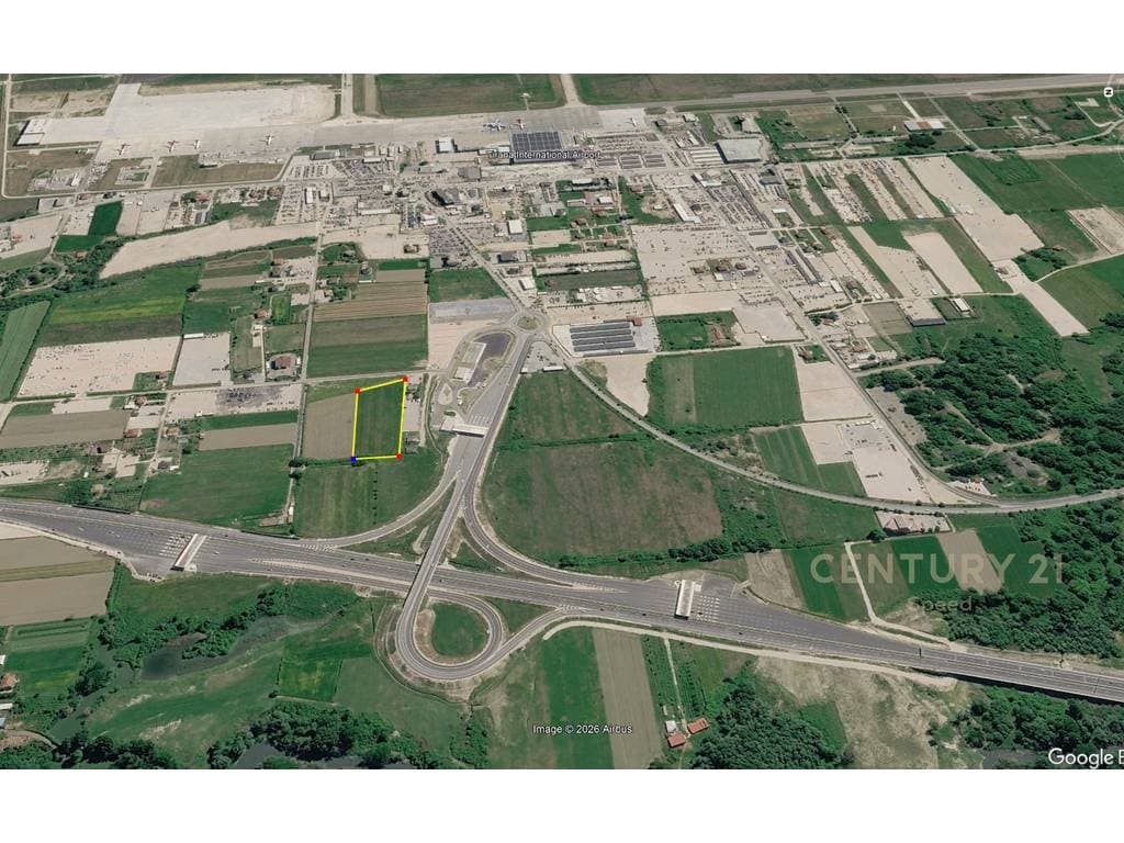 Shesim Toke tek Tirana International Airport