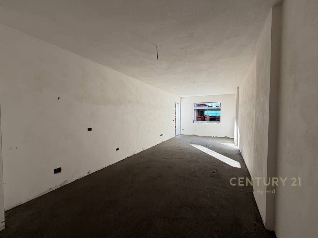 Shitet Apartament 2+1+2 ne Pakuqan, prane Bulevardit te ri! 3