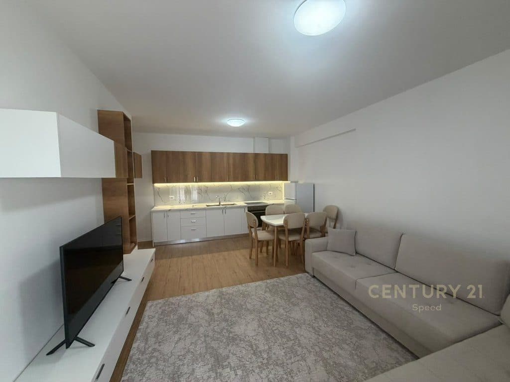 Jepet me qira apartament 2+1 në Rrugën "5 Maji"!!