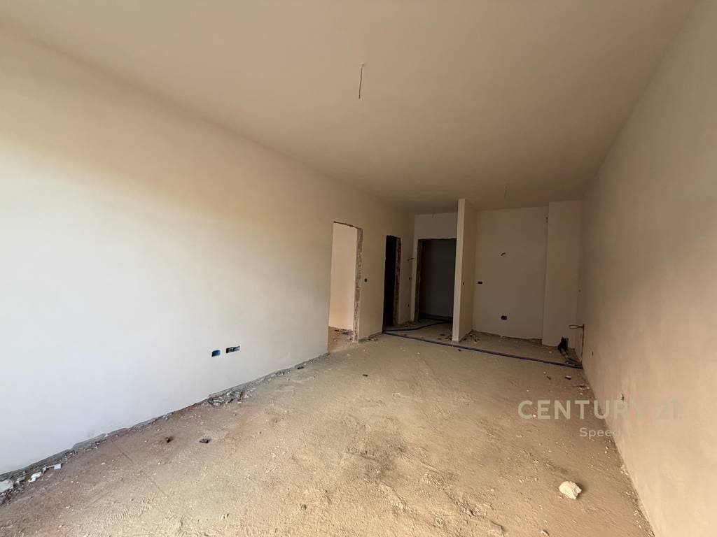 Shitet Apartament 1+1 ne Paskuqan, prane te Bulevardit te Ri! 2