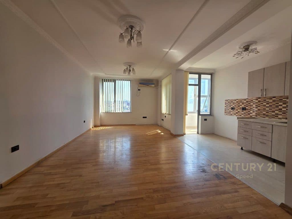 Shesim apartament 2+1+2 në Qendër, përballë Toptanit!!