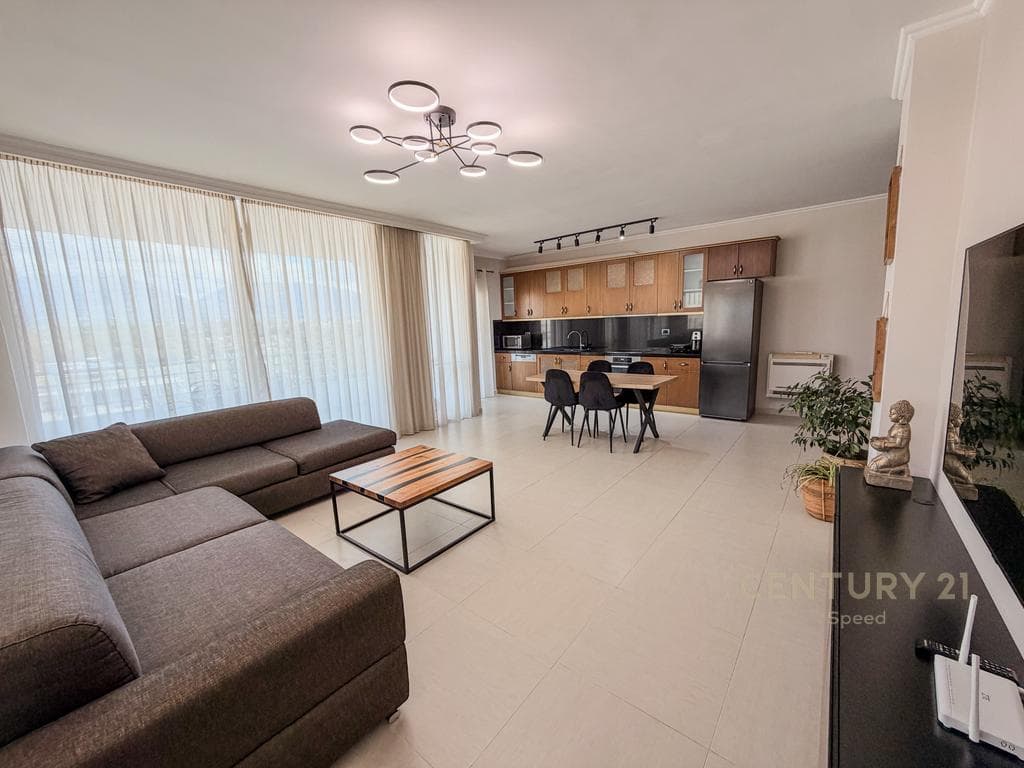 SHITET APARTAMENT LUKSOZ 2+1+2+2 Poste Parkimi | PAMJE NGA LIQENI ARTIFICIAL