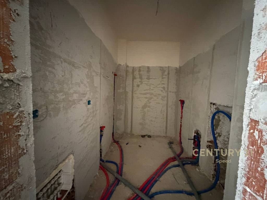 Shitet Apartament 1+1 ne Paskuqan, prane te Bulevardit te Ri! 2
