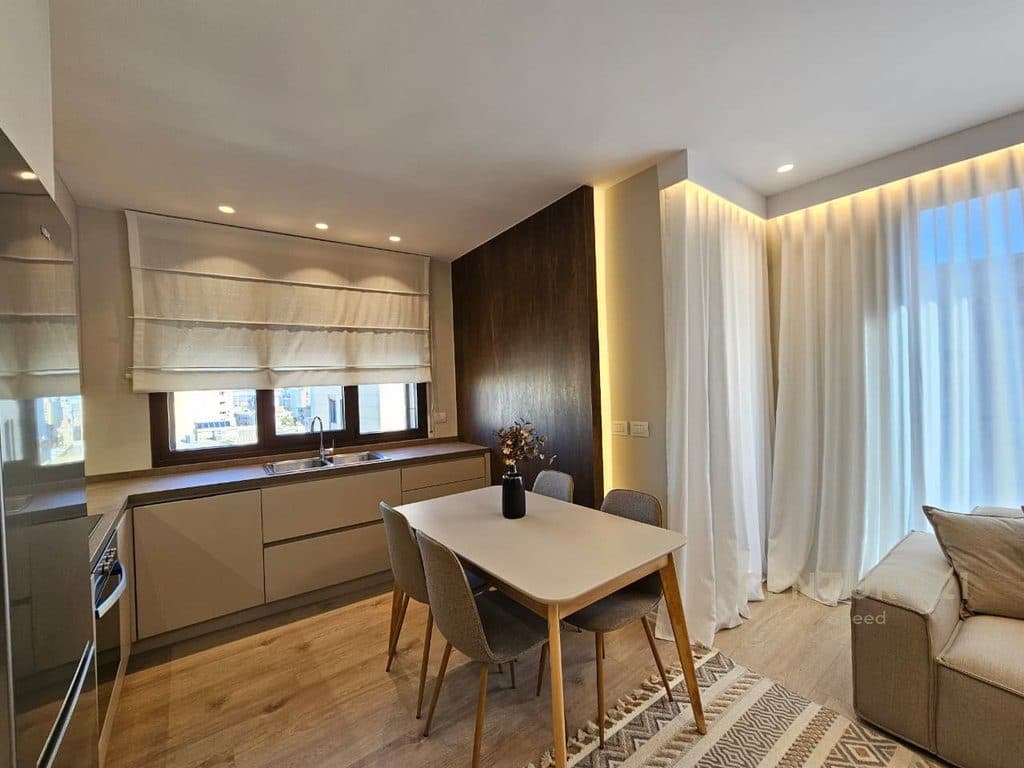 Ofrojme apartament 1+1 dhe post post parkimi per qira tek Rruga Barrikadave ! 3