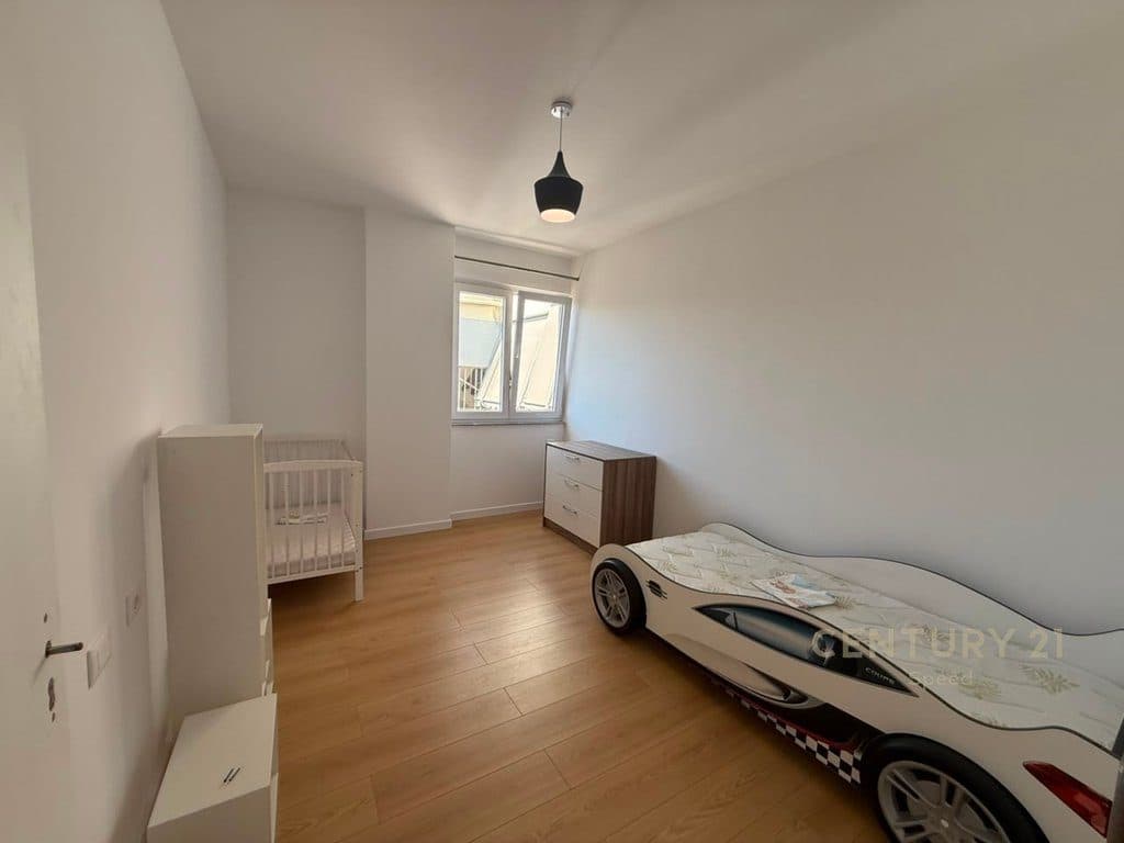 Jepet me Qira Apartament 2+1+2 në Yzberisht! 3