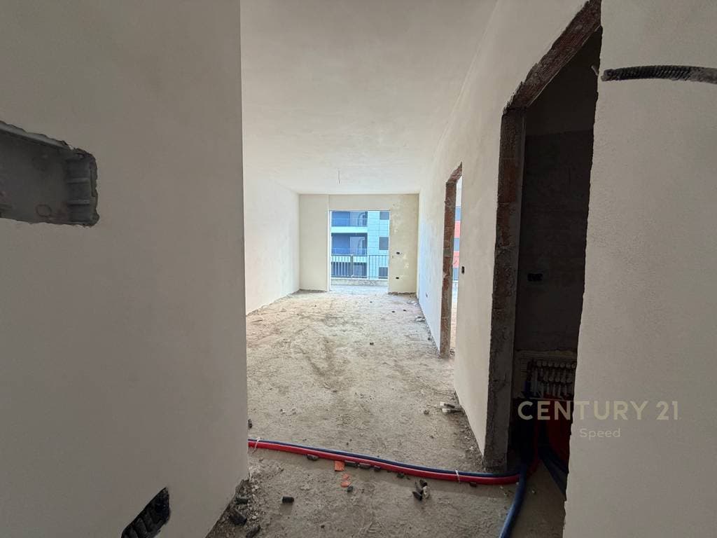 Apartament 1+1 ne Paskuqan, prane te Bulevardit te Ri! 2