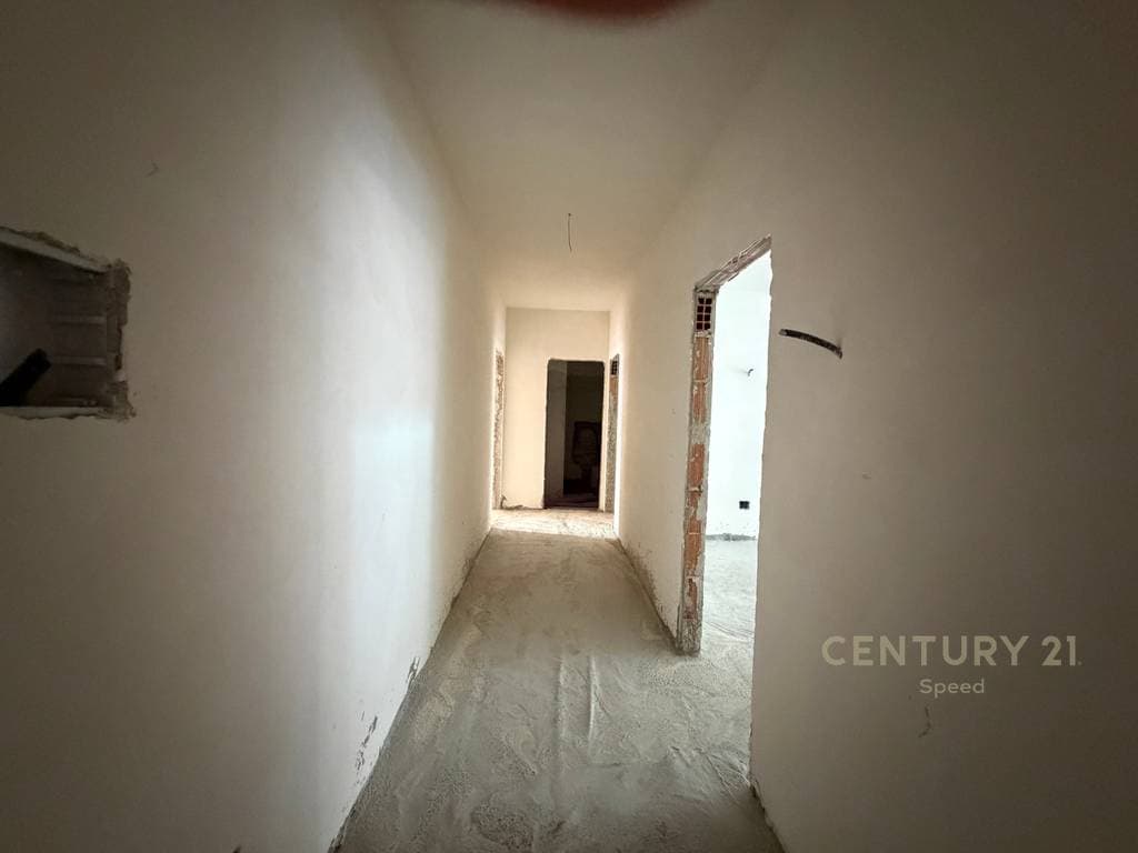 Shesim apartament 2+1+2 ne Paskuqan prane Bulevardit te Ri! 2