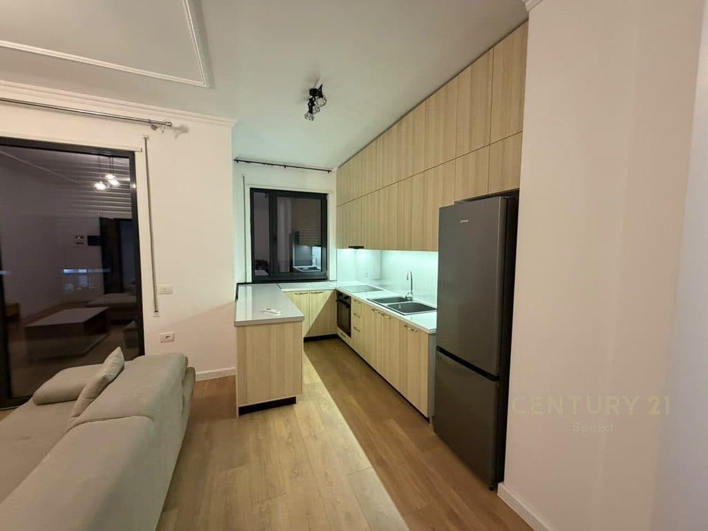 Jepet me qira apartament 2+1+2+post parkimi në Rrugën "5 Maji"!! 3