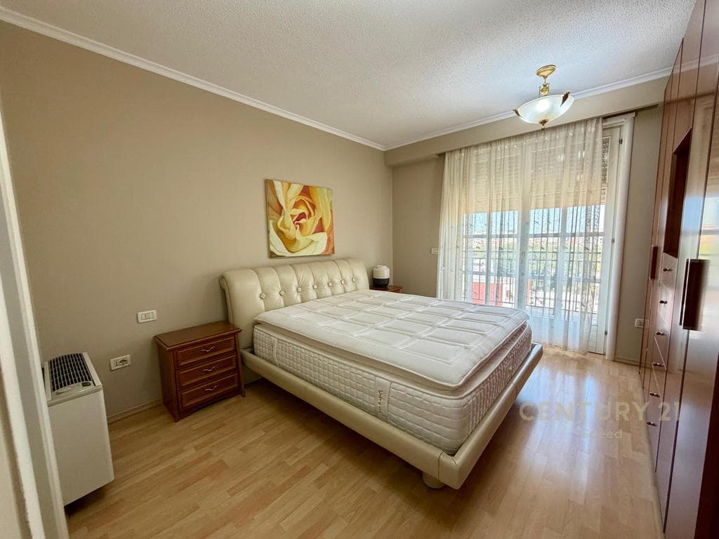 Jepet me qira apartament 2+1 në rrugën Brigada VIII, Bllok! 3