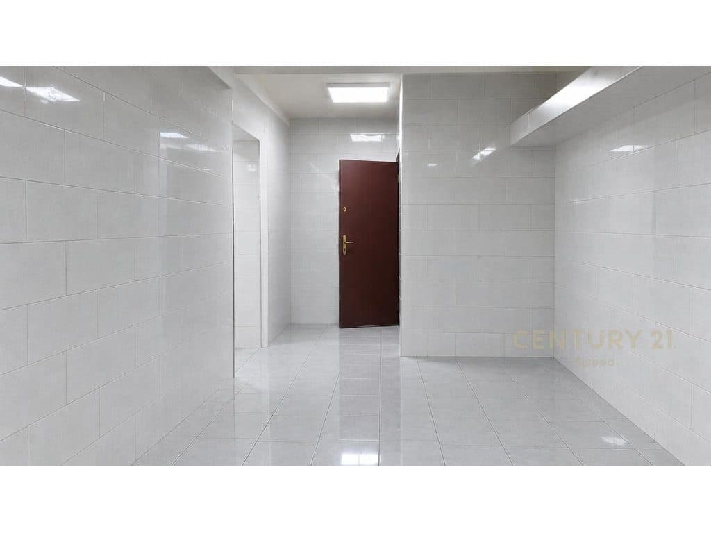 AMBIENT KOMERCIAL ME QIRA TEK MINE PEZA