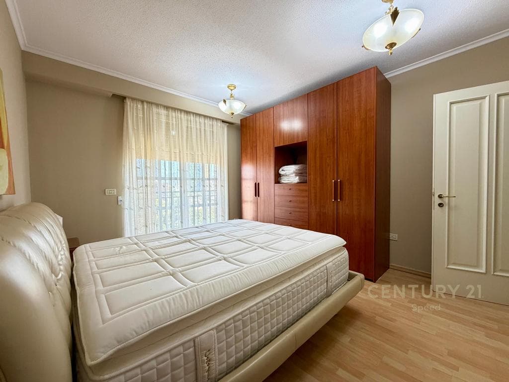 Jepet me qira apartament 2+1 në rrugën Brigada VIII, Bllok! 4