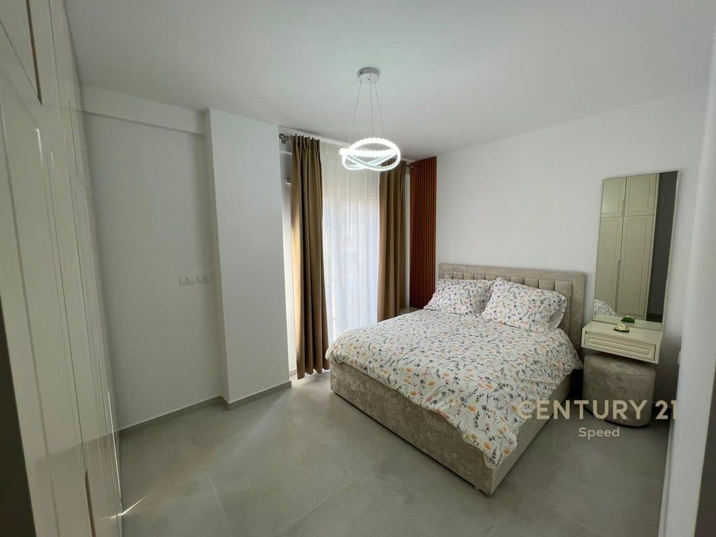 Jepet me qira apartament 2+1+2 pranë Shkollës së Kuqe! 3