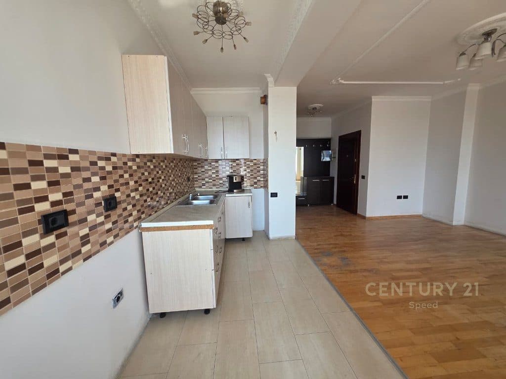 Shesim apartament 2+1+2 në Qendër, përballë Toptanit!! 4