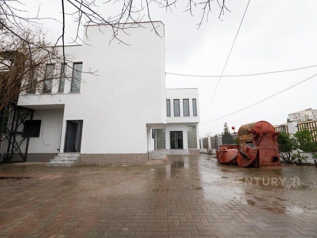 Shitet Ndertese multifunkionale ne zonen e Stacionit te Trenit Shkozet, Durres ! 2