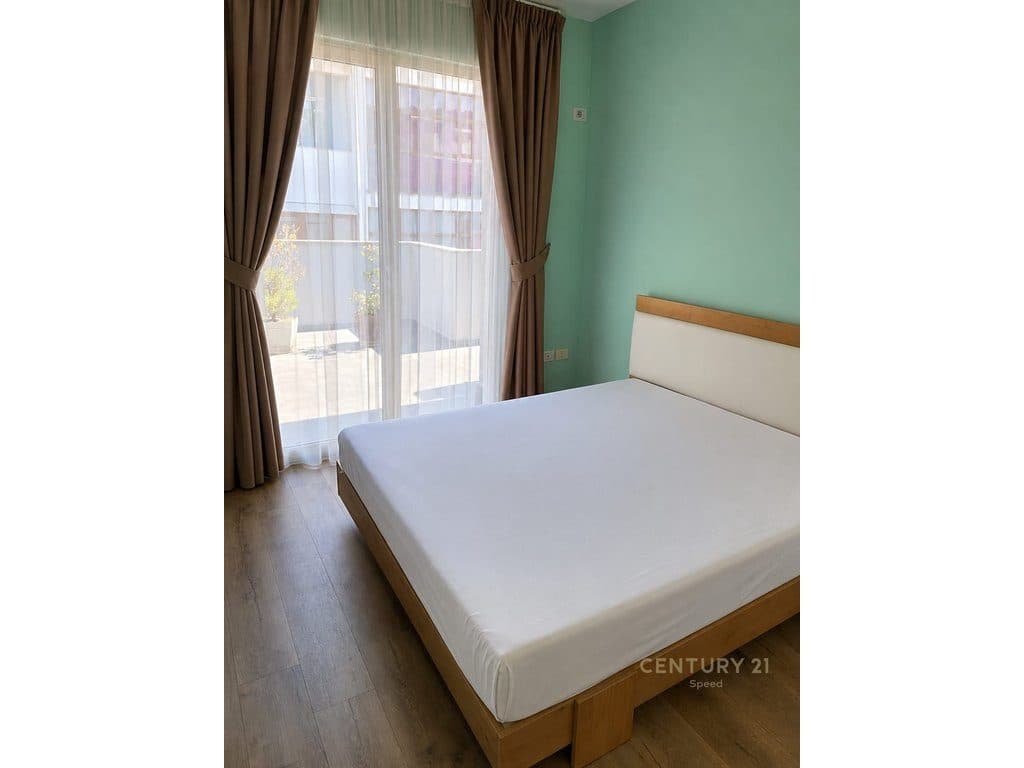 Jepet me qira apartament 2+1 me verandë në Fresk!!