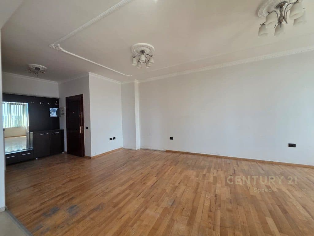 Shesim apartament 2+1+2 në Qendër, përballë Toptanit!! 3