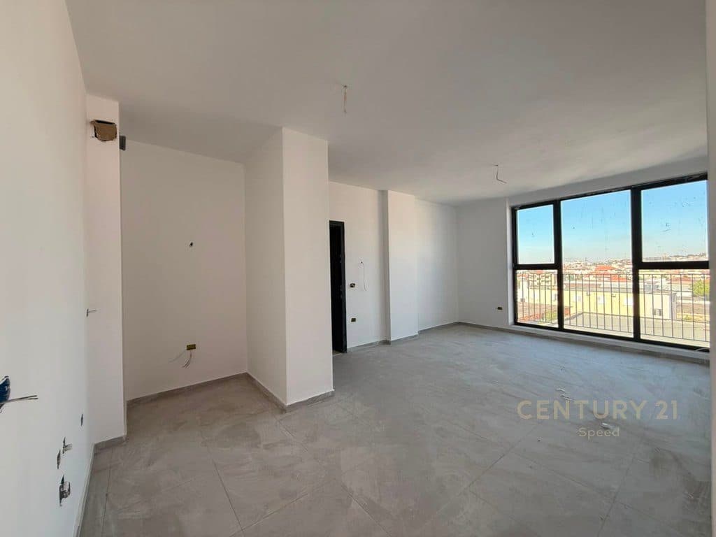 Apartament 1+1 për shitje me verandë tek Rruga Siri Kodra! 2