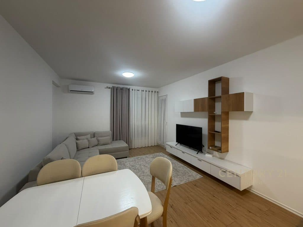 Jepet me qira apartament 2+1 në Rrugën "5 Maji"!! 2