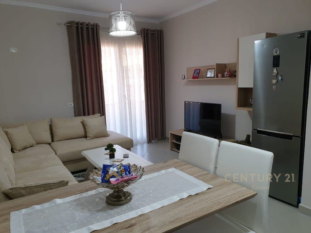 Japim apartament me qira 1+1 ne Fresk!