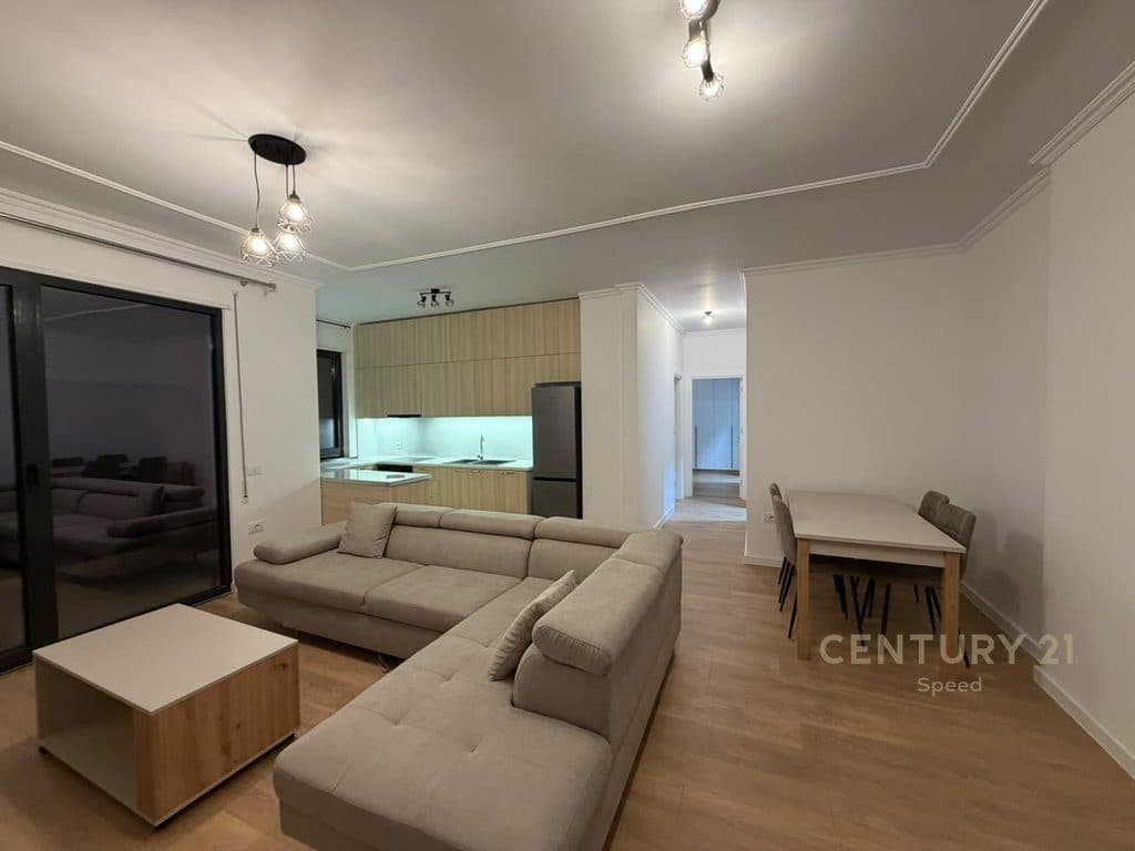 Jepet me qira apartament 2+1+2+post parkimi në Rrugën "5 Maji"!! 2