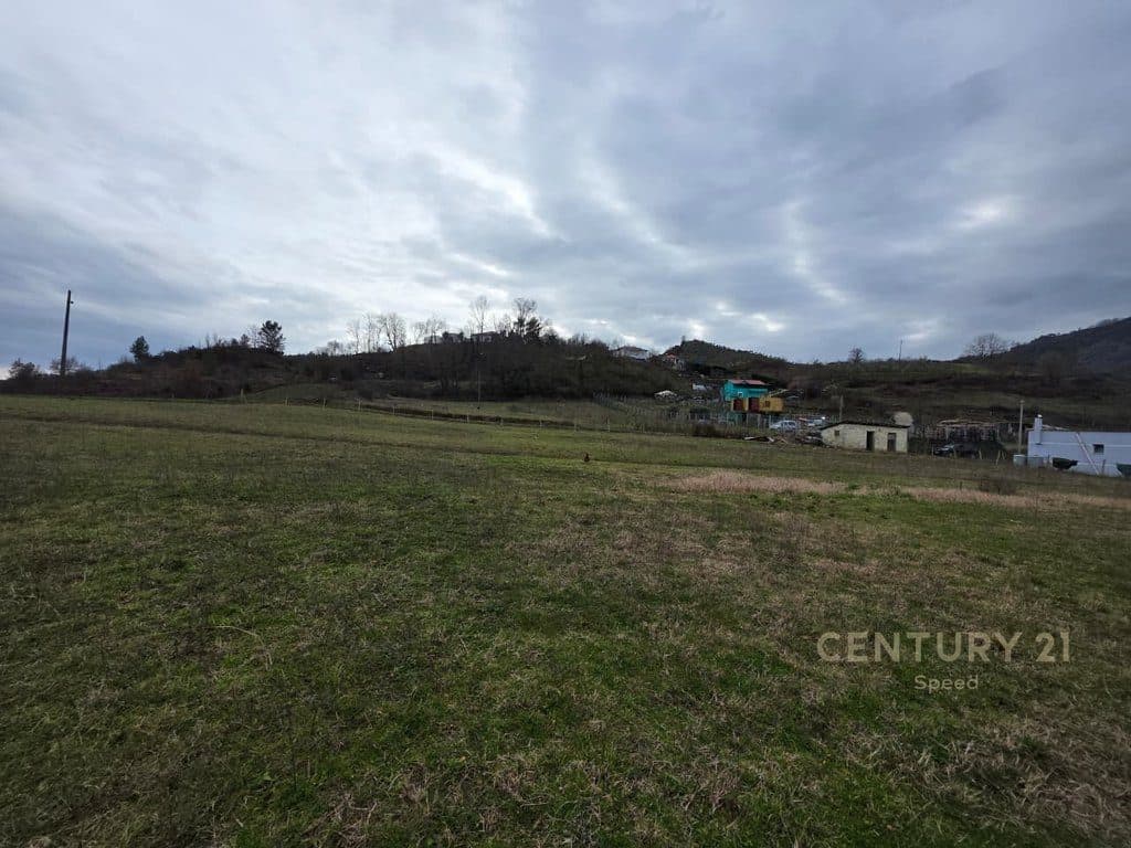 Shesim tokë 3000 m² në Pezë Helmes! 2