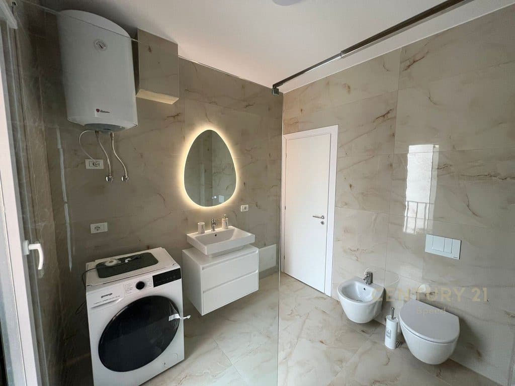 Ofrojme apartament 2+1+2 per qira prane Shkolles se Kuqe!
