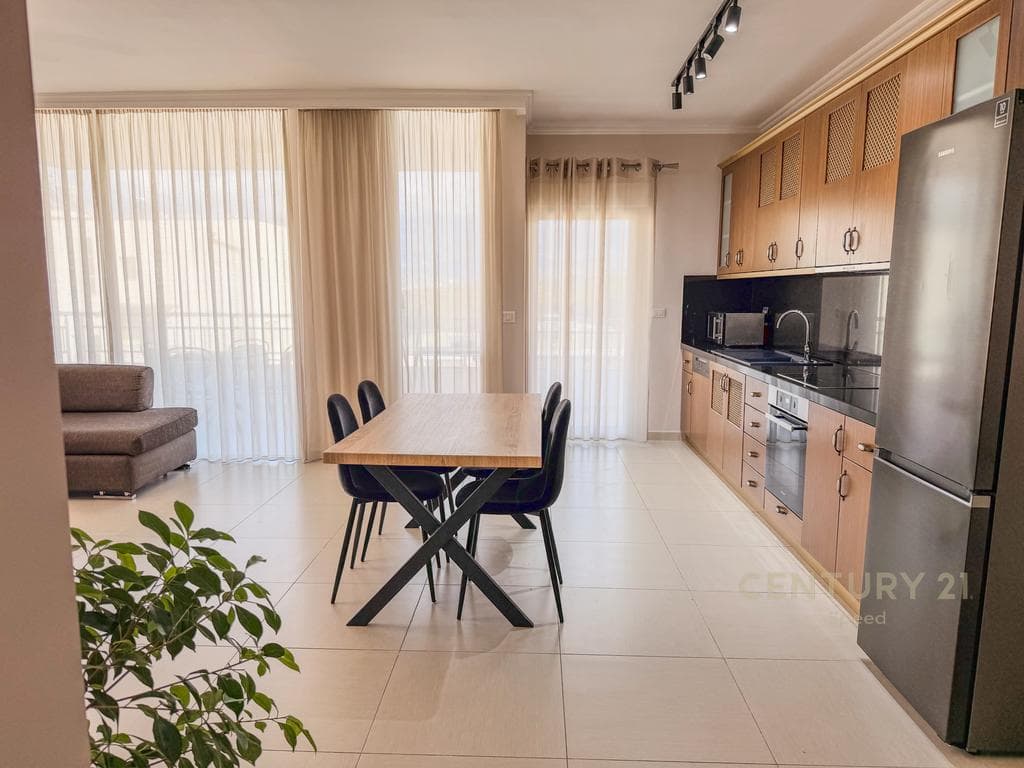 SHITET APARTAMENT LUKSOZ 2+1+2+2 Poste Parkimi | PAMJE NGA LIQENI ARTIFICIAL 4