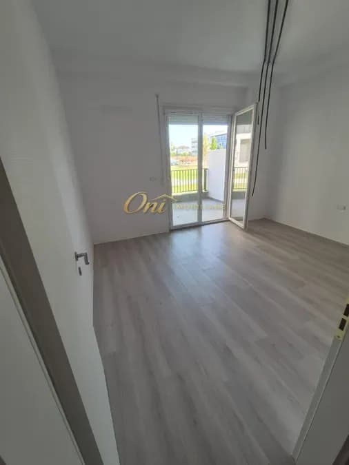 UNIVERS CITY DYQAN/ZYRE PER QERA