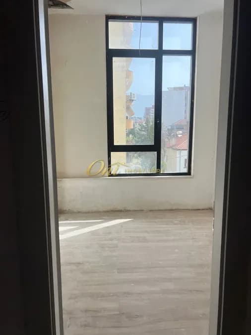 RRUGA E DURRESIT, ZYRE PER SHITJE