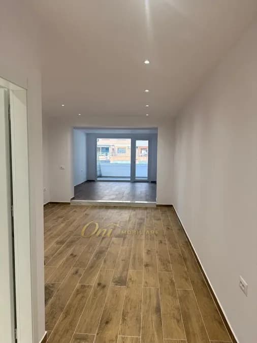 BULEVARDI I RI AMBIENT ZYRE 60M2 PER SHITJE