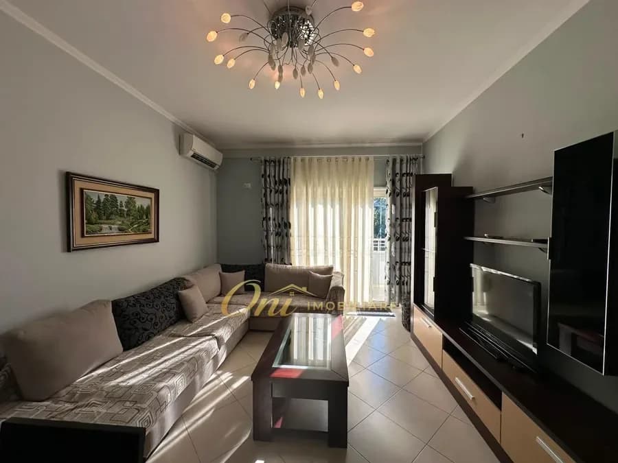 KOMUNA E PARISIT, APARTAMENT ME QERA 2+1+2
