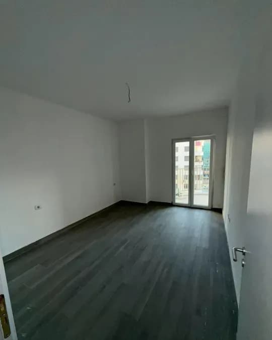 Zyrë për qira Zogu i Zi (Tiranë - qyteti)