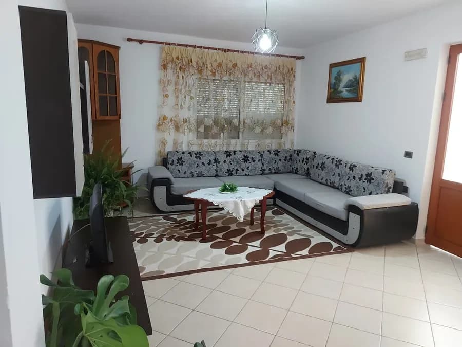 JEPET APARTAMENT ME QERA 2+1,STACIONI I TRENIT
