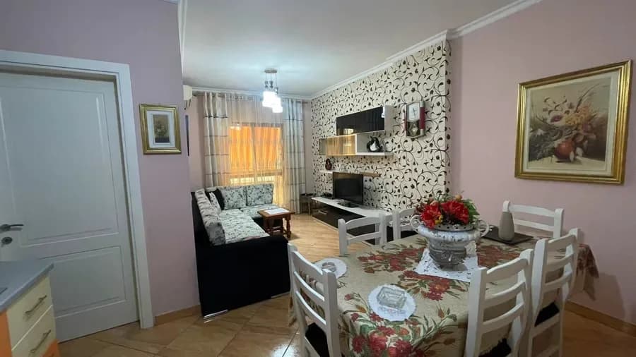 JEPET APARTAMENT ME QERA 2+1, ASTIR