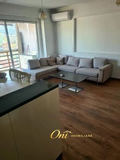 Apartament për qira Rr. e Kavajës - 21 Dhjetori (Tiranë - qyteti)