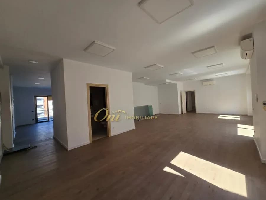 RRUGA E KAVAJES, AMBIENT ZYRE PER QERA