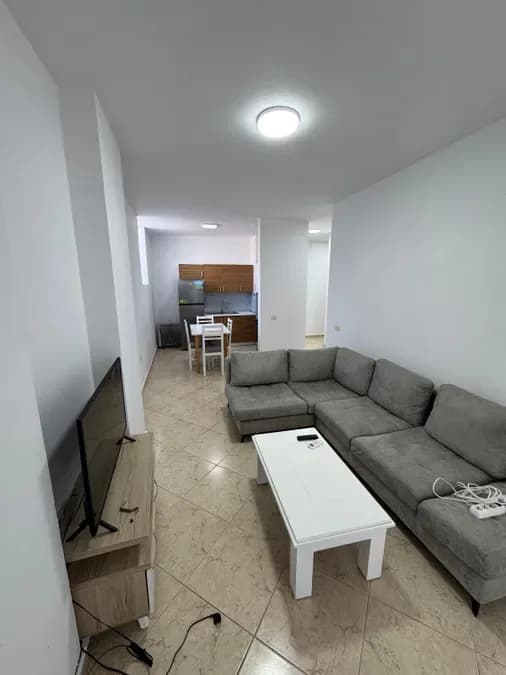 JEPET APARTAMENT ME QERA 1+1, RRUGA E ELBASANIT