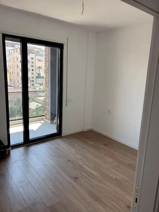 JEPET APARTAMENT ME QERA 2+1+2, RRUGA 5 MAJI