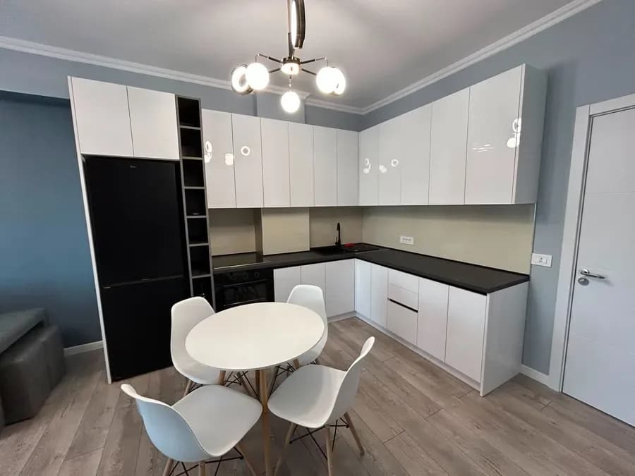 JEPET APARTAMENT ME QERA 2+1, STACIONI I TRENIT