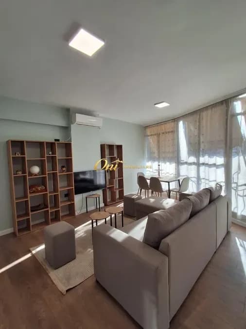 SELVIA, APARTAMENT ME QERA 1+1
