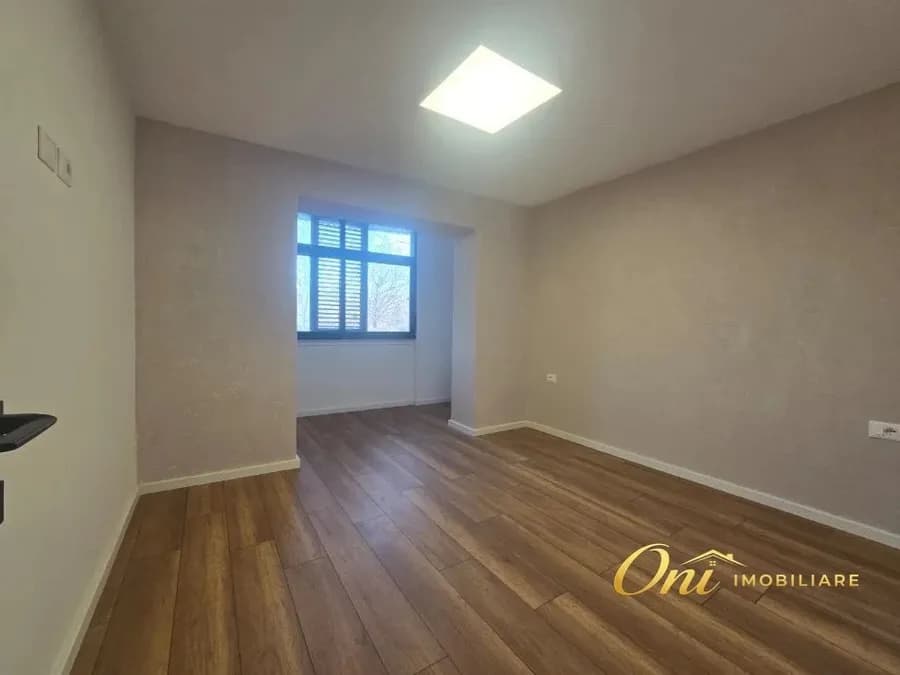 Office to rent Brryli - Xhamlliku (Tirana - city)
