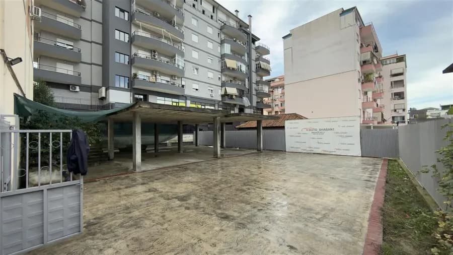 Parkim për qira Fresku - Linzë (Tiranë - qyteti)