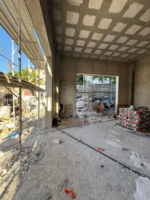 Ambjent Tregtar në shitje Tiranë - qyteti