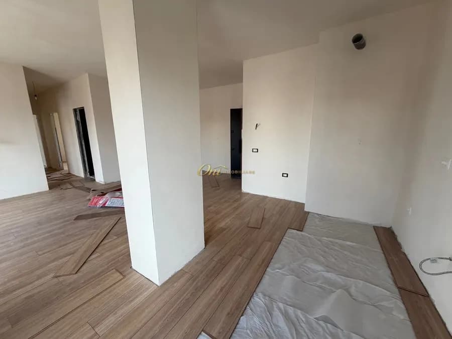 PASKUQAN APARTAMENT PER SHITJE 3+1+2