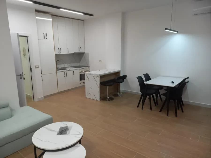 JEPET APARTAMENT ME QERA 2+1, FRESK
