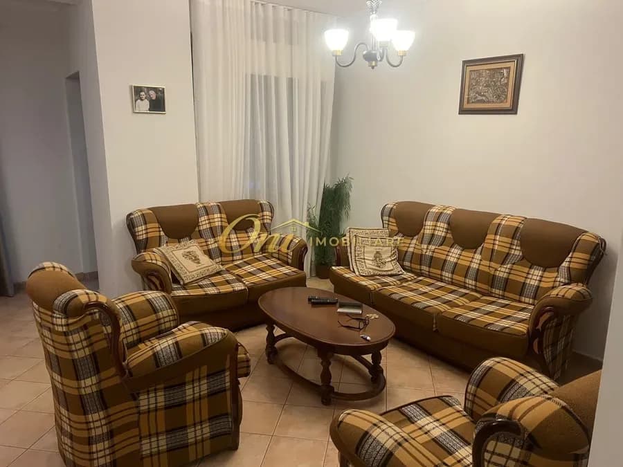 KOMUNA E PARISIT, APARTAMENT ME QERA 2+1+2