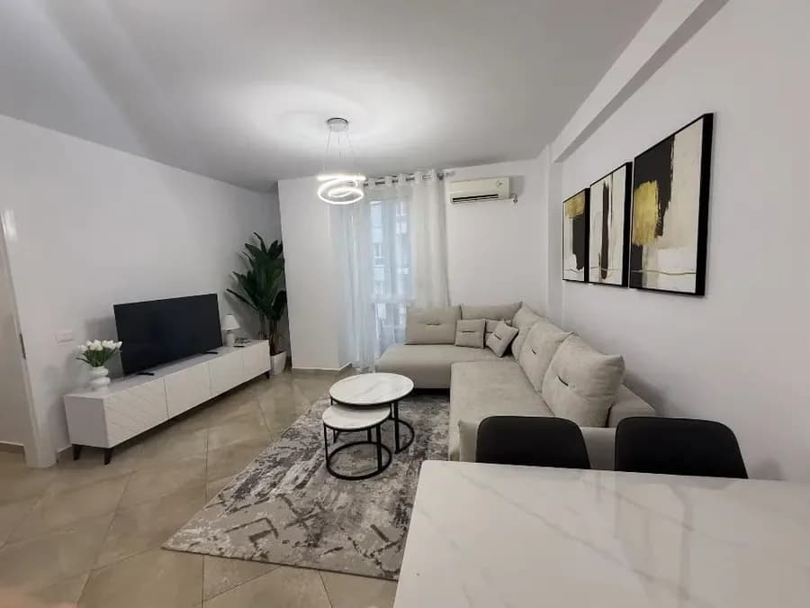JEPET APARTAMENT ME QERA 2+1, RRUGA E BARRIKADAVE